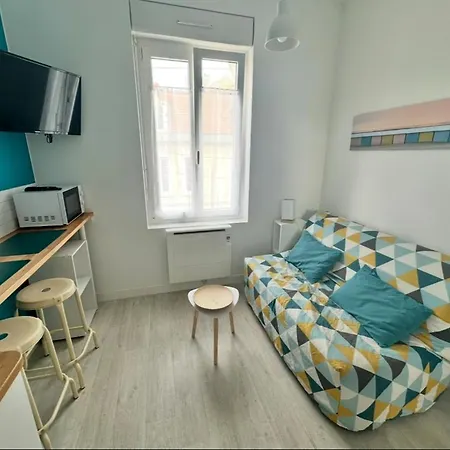 Bleu - A 100 M De La De