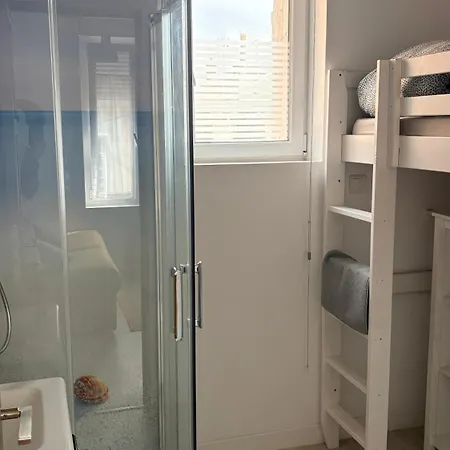 Bleu - A 100 M De La De Apartman