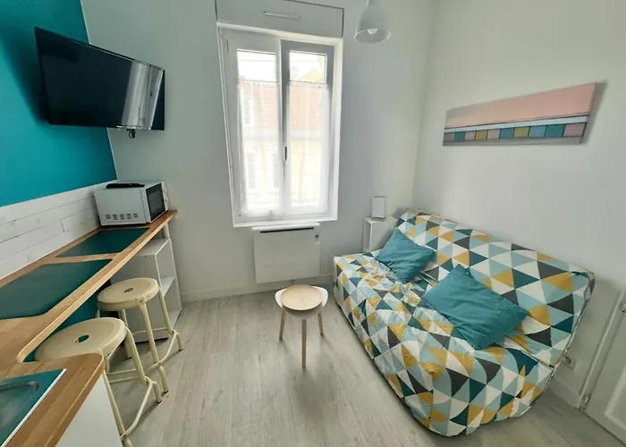 Bleu - A 100 M De La De